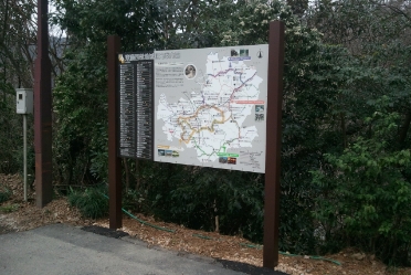 三の倉市民の里地球村駐車場