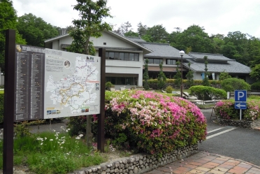 美濃焼伝統産業会館駐車場緑地